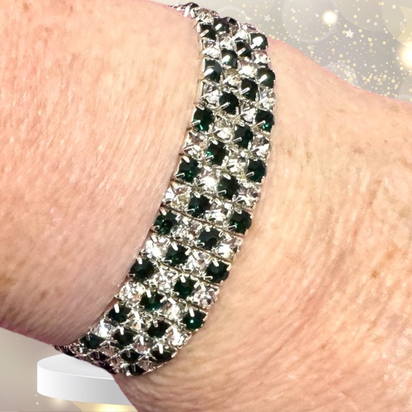 One Blessed Nana Jewelry - ❤️NWT  BOUTIQUE  DARK GREEN & CLEAR RHINESTONE STRETCH BRACELET   BEAUTIFUL